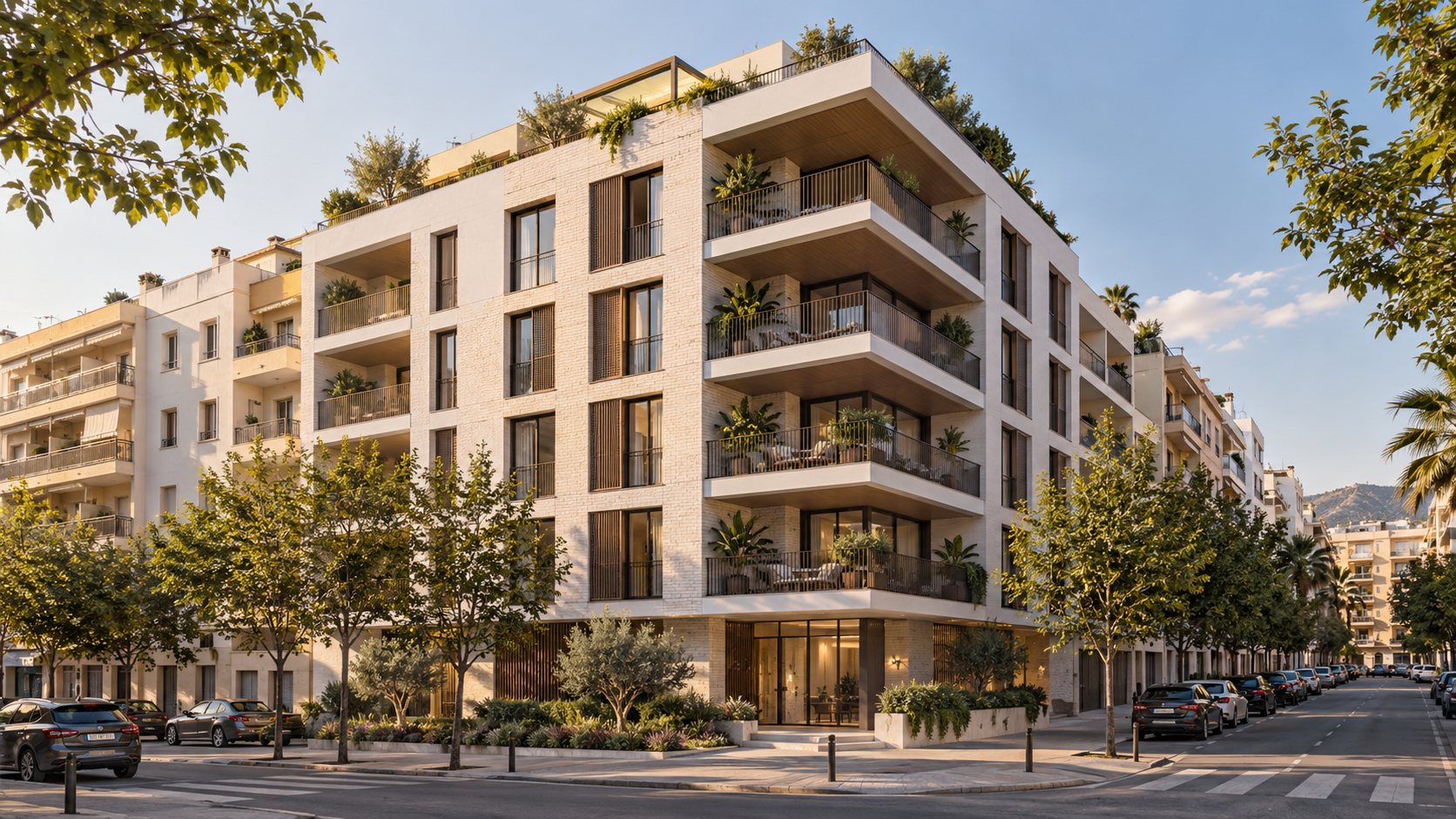 Un edificio residencial moderno en esquina, con balcones y vegetación en la cubierta, entre edificios de barrio españoles y árboles de calle.